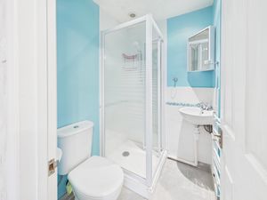Ensuite- click for photo gallery